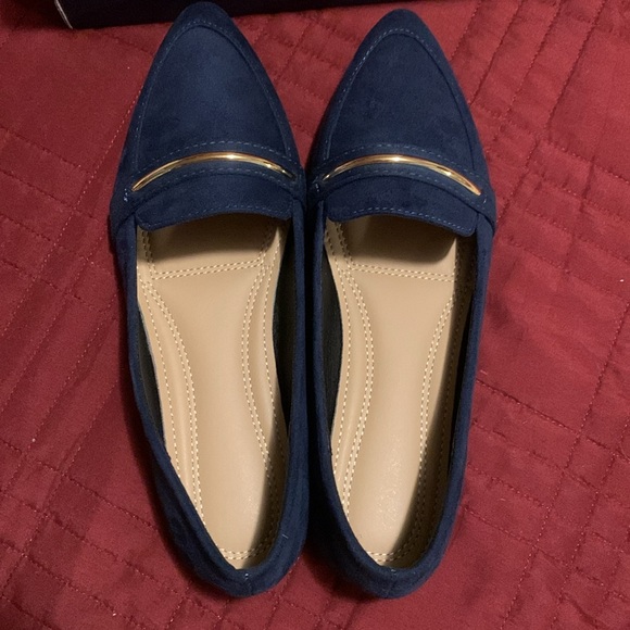 NIB Woman’s Size 40 (US 9.5) Navy Blue Suede Flats - Picture 2 of 4